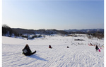 ゲレンデやクロスカントリーコース、雪いっぱいの公園でスノーアクティビティーを満喫！　「えちごスノーワールド」開催中【関越自動車道 長岡ICから約7.5km】
