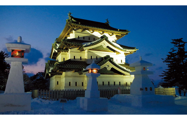 弘前城の雪絶景に出合う　冬の津軽ぬくもり旅
