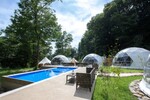 グランピングからプールも満喫できるTHE FIVE RIVERS FINE GLAMPING 群馬 白沢「森のプール」今年も営業中【関越自動車道 沼田ICから約7km】